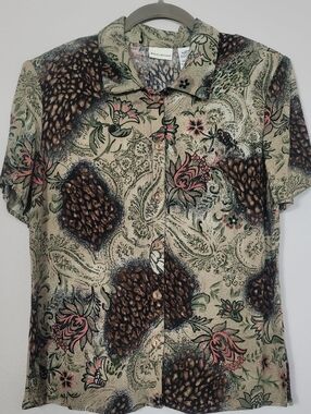 NWT White Stag Dark Floral Button Up Top Size S Rayon Fairycore Whimsigoth